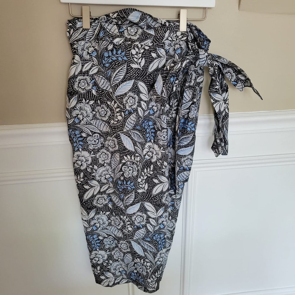 SummerSalt The Easy Breezy Voile Sarong - Black/Blue/White Floral - Women's M